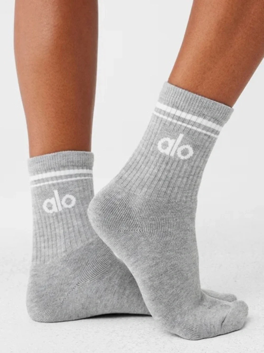 Alo Yoga Unisex Half-Crew Throwback Socks Heather Grey/ White Size M NWT*#13